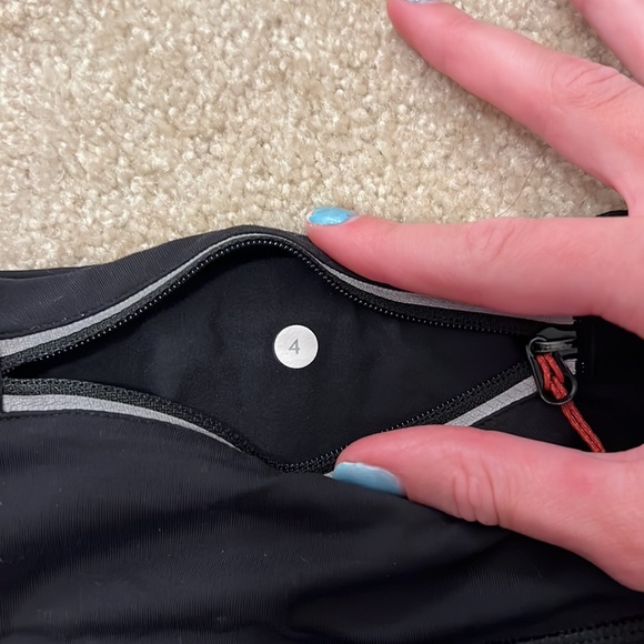 Lululemon short - Picture 3 of 3